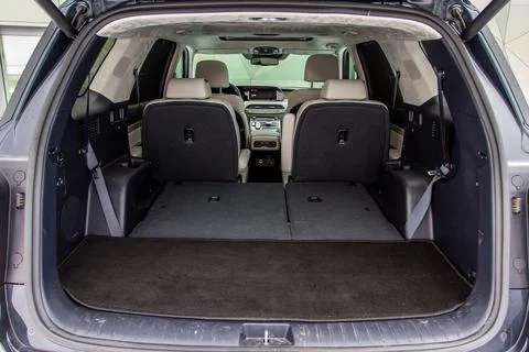 Huge, clean and empty car trunk in interior of compact suv. Rear view of a SU Foto stock