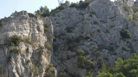 Huge cliffs at the border of a lake in the croatian national park krka. 스톡 동영상 118976529