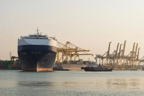 Huge container cargo ship is going to harbor for load car Foto stock