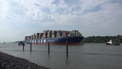 Huge container ship CMA CGM Benjamin Franklin entering Hamburg harbour Stockbeeldmateriaal 99984042