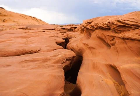 A huge crack that split because of the flash flooding and erosion of Navajo s 스톡 사진