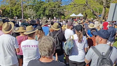 HUGE CROWD CLAPPING IN SUPPORT OF REFERENDUM YES VOTE NSW 4K Stock Footage 250443425