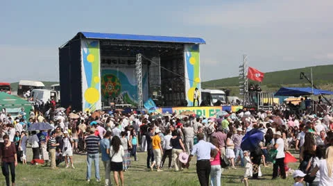 Huge crowd near the scene Stock Footage 24018032