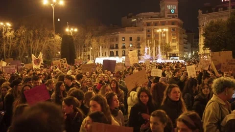 Huge crowd protest and gathers and waves placards at International Women's Day 스톡 동영상 235464842