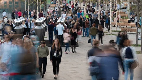 Huge crowded sidewalk timelapse Stock Footage 89850354