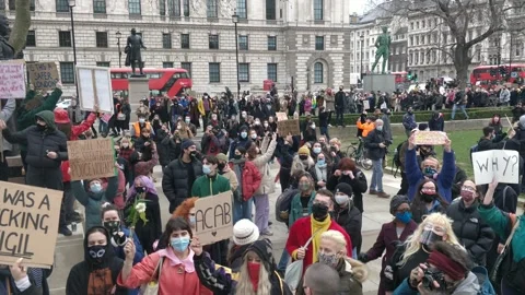 HUGE CROWDS BEGIN TO ARRIVE IN PARLIAMENT SQUARE REMEMBERING SARAH EVERARD Stock Footage 150338571