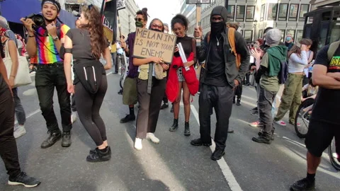 HUGE CROWDS AT BLACK LIVES MATTER RALLY AND IMARN AYTON ON VAN IN LONDON UK, 4K Stock Footage 133414432