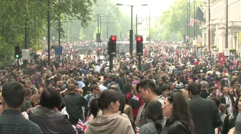 Huge crowds in London Video stock 4281437