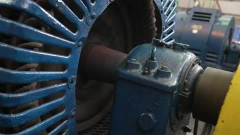 Huge engine motor rotating shaft Vídeos de archivo 240505402