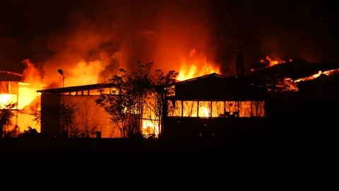 Huge Fire At An Industrial Facility During Nighttime Slow Motion 4K 2 動画素材 91329146