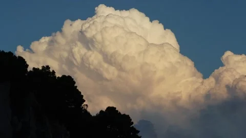 A Huge Fluffy Cloud Moves Slowly On A Clear Day Видео 306771001