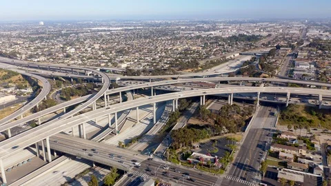 Huge freeway overpass and cityscape of Los Angeles, California. 4K. Aerial view. Vidéo 116664536