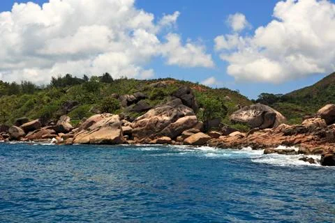 Huge granite boulders on Praslin Island in Indian Ocean Fotos de archivo