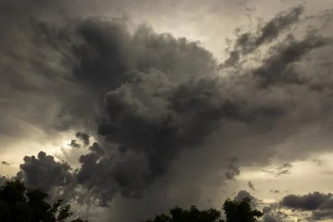 Huge gray rain cloud Stockfoto's