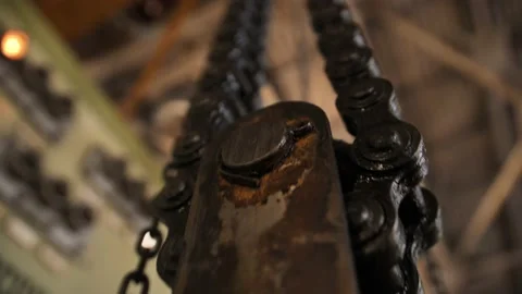 Huge greasy roller chain in motion 動画素材 237796290