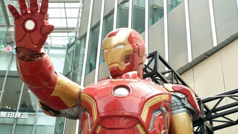 A huge Iron man statue display at the KL Pavilion. Vidéo 115561489