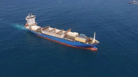 Huge large mega ULCV container ship sails on open water fully loaded Foto stock