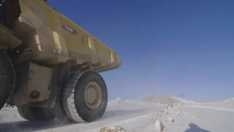 Huge mining dump truck winter frost 1 Stockbeeldmateriaal 150633802