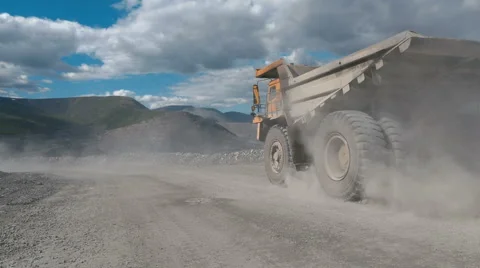 Huge mining truck Vidéo 67862493