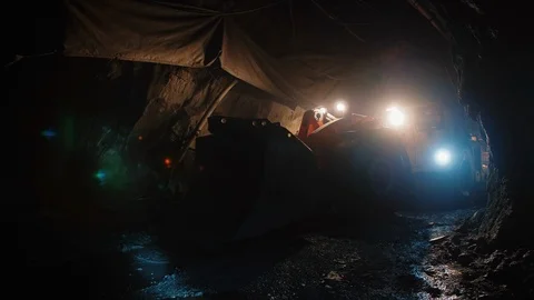 Huge mining truck moves inside dark tunnel in copper pyrite mine Video stock 120600642