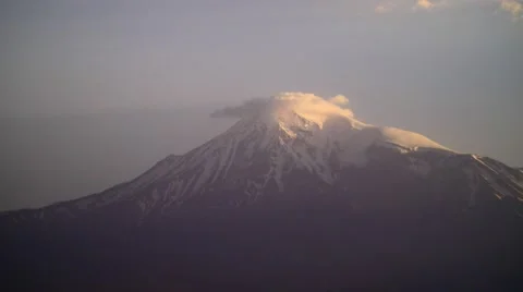 Huge Mountain With Mist Vidéo 53232598