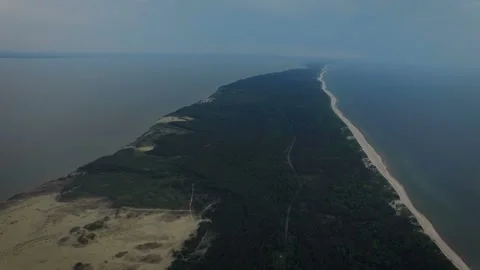 A huge oceanfront. Peninsula with a large sandy beach. View quadrocopter ocean Stock Footage 93782654
