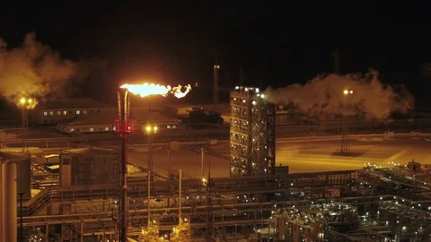 A huge oil refinery at night Video stock 87435461