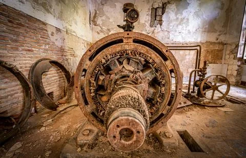 Huge old abandoned rusty motor closeup view Stock-Fotos