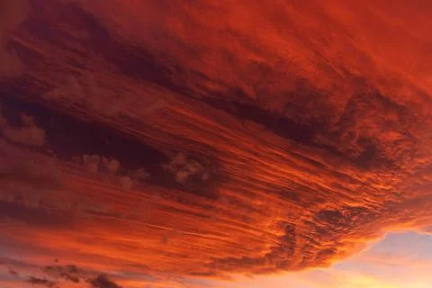  Huge orange cloud in the sky at sunset. Huge orange cloud in the sky at s... Foto stock