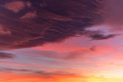  Huge orange cloud in the sky at sunset. Huge orange cloud in the sky at s... Foto stock