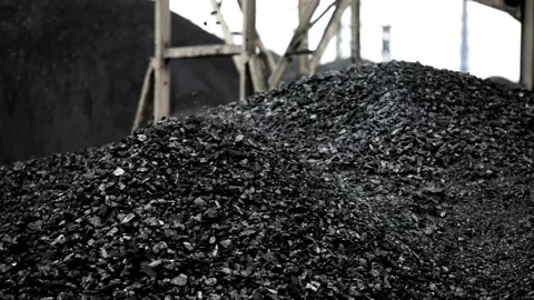Huge pile of coal mine background being loaded 스톡 동영상 334651828
