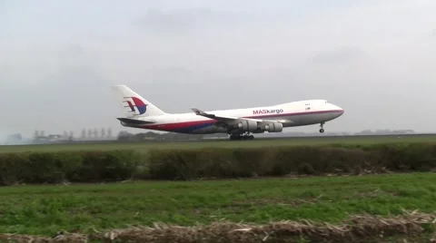 Huge plane landing Stock Footage 2544554
