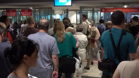 A huge queue inside the airport. Passengers stand in line for checking passpo Video stock 95118465