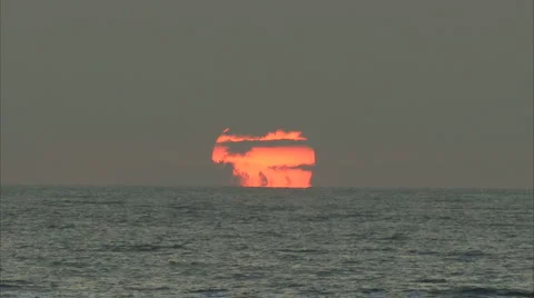 Huge red sun at sunset Video stock 986647