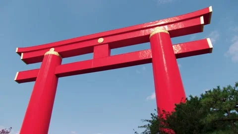 Huge red torii gate over a busy road in Kyoto Japan Video stock 130387916