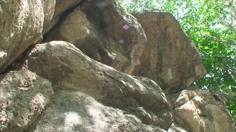 Huge rocks in the mountains close up Vídeos de archivo 71484532