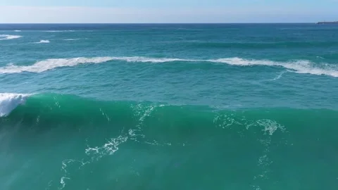 Huge Rough Waves Over The Shore Of Beach Vídeos de archivo 278093786