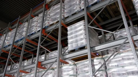 A huge warehouse for storage of building materials Vidéo 163293374