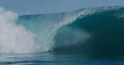 Huge wave exploding with spray Video stock 114805127