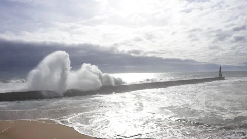 Huge waves crashing over Breakwater during winter storm Atlantic waves washing t Vídeos de archivo 333842292