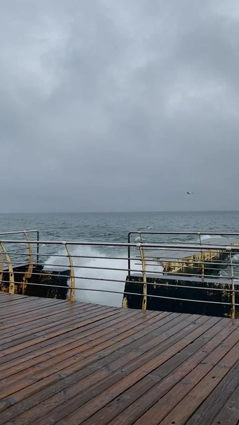 Huge waves Video stock 229132520