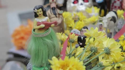 Hula dancer doll.mp4 Video stock 43004595