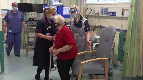 Hull hospitals begin vaccination programme Video stock 148552197