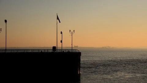 Hull old town pier in evening UK England 4K Vidéo 103453879