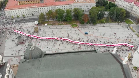 Human chain of 50000 from Vilnius to Belarus border to back democracy in Belarus 스톡 동영상 252540081