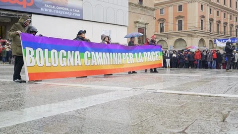 Human chain around Piazza Maggiore and "Bologna walks for peace" sign  Stock Footage 102268471