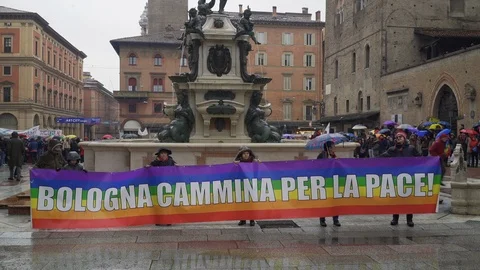 Human chain around Piazza Maggiore and "Bologna walks for peace" sign  Stock Footage 102268793
