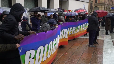 Human chain around Piazza Maggiore and "Bologna walks for peace" sign  Stock Footage 102269034