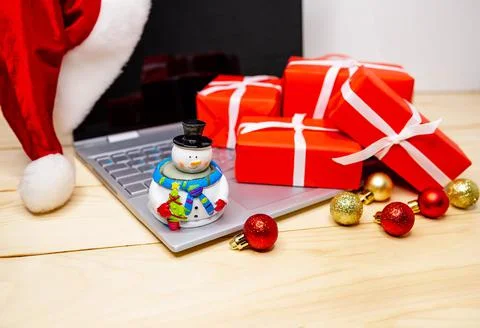 Human doing the order on laptop computer. Christmas online shopping Foto stock