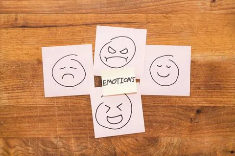 Human Emotion Sticky Notes For Sad, Happy, Angry, And Joy Feelings Concept Foto stock
